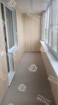 Отделка балкона профилем Rehau Grazio 70 под ключ с утеплением в многоквартирном доме